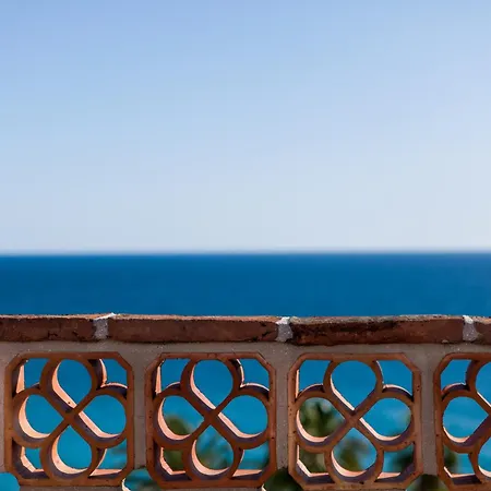 A Un Paso De La Zona Peatonal Del Balcón De Europa * Nerja