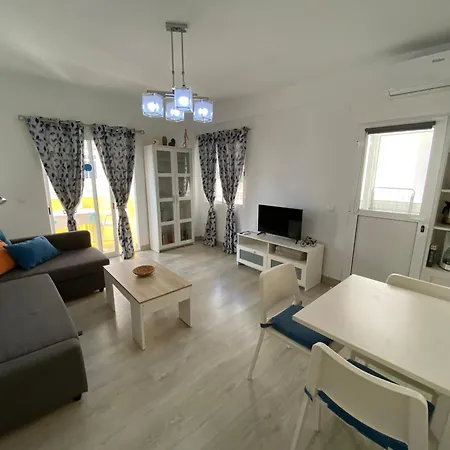 ¡a Un Paso De Peatonal Del Balcon De Europa! Appartement