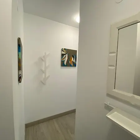 Appartement ¡a Un Paso De Peatonal Del Balcon De Europa! *