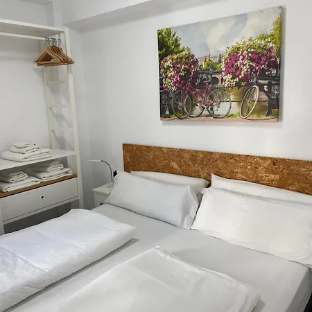 ¡a Un Paso De Peatonal Del Balcon De Europa! Nerja