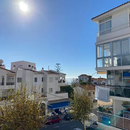 ¡a Un Paso De Peatonal Del Balcon De Europa!