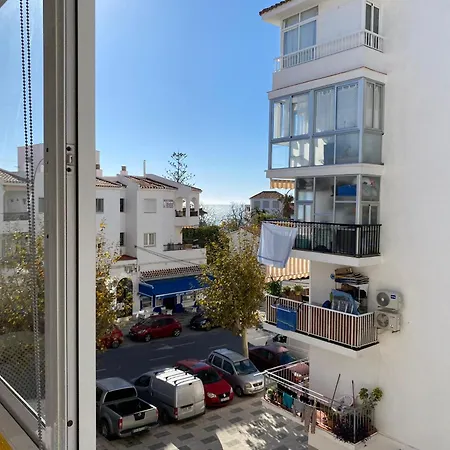 ¡a Un Paso De Peatonal Del Balcon De Europa!